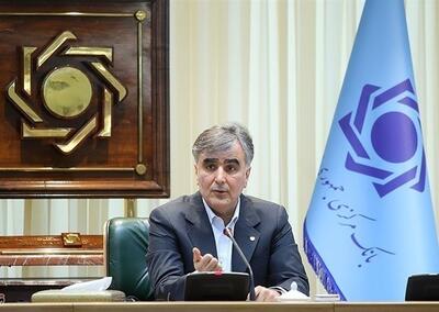رئیس‌کل بانک مرکزی: نرخ ارز بازار رسمی با رشد ملایم و منطبق بر واقعیت‌های اقتصادی همراه بوده / به‌دلیل برخورداری از مازاد تراز تجاری و تراز پرداخت‌ها توانستیم منابع ارزی آن را به خرید طلا از بازار‌های جهانی اختصاص بدهیم / این خرید‌ها باعث شد ذخایر طلای بانک مرکزی ایران ۳۷ درصد رشد کند