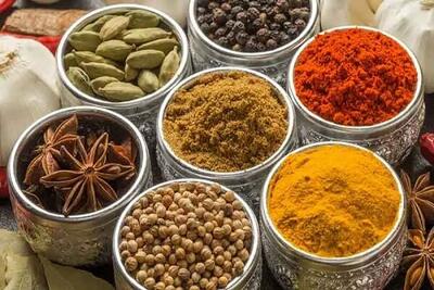 بهترین ترکیب ادویه برای پخت و مزه‌دار کردن مرغ + راز خوشمزه‌ شدن مرغ