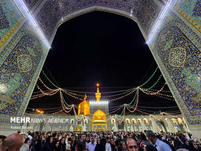 فیلم/ مدیحه خوانی مهدی سلحشور در شب میلاد رسول الله(ص) در حرم رضوی