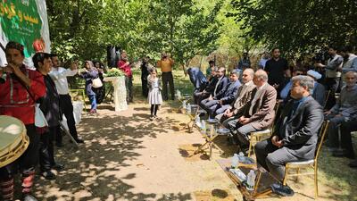 جشنواره سیب و گردو در روستای قزلق بخش مرکزی شهرستان مشهد برگزار شد