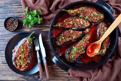 طرز تهیه بادمجان شکم‌پر