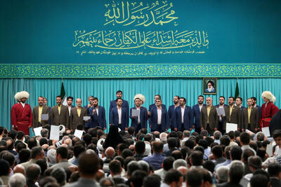 تصاویر مولودی‌خوانی در حسینیه امام خمینی(ره) + ویدئو