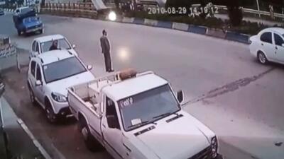 ببینید | لحظه دلخراش برخورد نیسان به عابر پیاده در متل قو