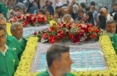 فیلم/ گل‌آرایی حرم رضوی برای میلاد پیامبر اکرم(ص)