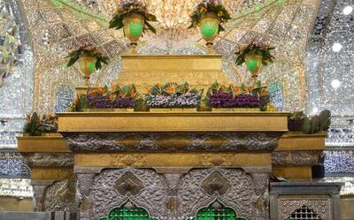 گل‌آرایی  حرم امام حسین (ع) به مناسبت ولادت پیامبر اکر(ص)