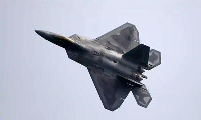 پرواز جنگنده‌‌های F-35 آمریکا و هواپیماهای ناتو در آسمان اروپا