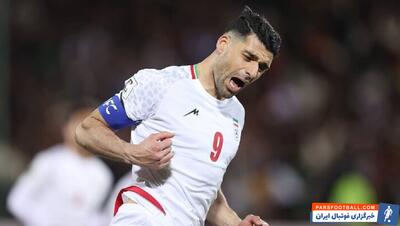 مهدی طارمی ستاره تیم ملی پیراهن خود را به هوادار تاجیکی هدیه داد