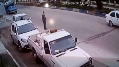فیلم لحظه برخورد دلخراش نیسان به عابر پیاده در متل قو