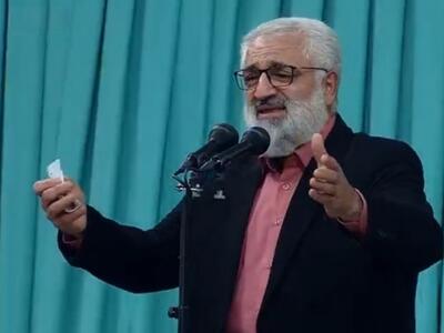 لحظاتی از مولودی‌خوانی آقای حمید رمضان‌پور در گرامیداشت عید میلاد پیامبر اکرم (ص) و امام صادق (ع) در حسینیه امام خمینی (ره)