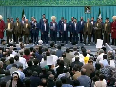 همخوانی گروه محمد رسول‌الله صلی‌الله‌علیه‌وآله در مراسم گرامیداشت عید میلاد پیامبر اکرم (ص) و امام صادق (ع) در حسینیه امام خمینی (ره)