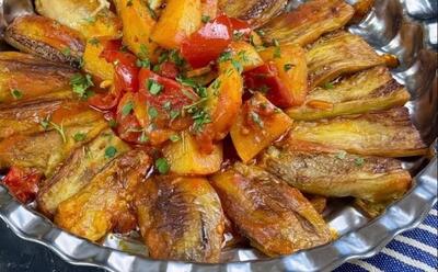 طرز تهیه خوراک گوجه بادمجون : خوراک گوجه و بادمجان غذای بدون مرغ و گوشت