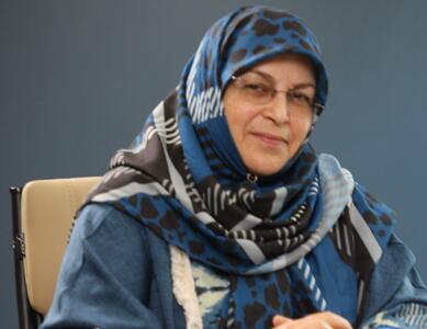ویدیو/ آذر منصوری: می‌گویند اگر دختران ما به خیابان بیایند، فلان خشونت روانی علیه مردان اتفاق می‌افتد؛ مگر مردان فقط این تصاویر را در خیابان می‌بینند؟ / فیلم‌های سینمایی و شبکه‌های اجتماعی را می‌خواهید چه کنید؟ با فیلترینگ هم که نشد جلوی آن‌ها را بگیرید