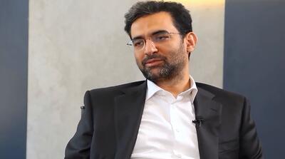آذری جهرمی: گفت اینجا یا جای من است یا جای آذری جهرمی!