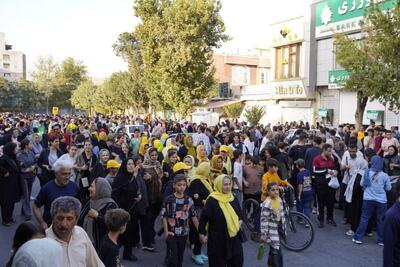 برگزاری همایش پیاده‌روی خانوادگی به مناسبت گرامیداشت  هفته وحدت  در مهاباد