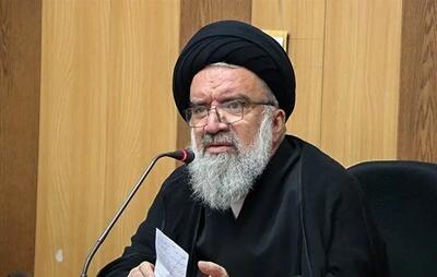 احمد خاتمی، امام جمعه موقت تهران: کلید فضای مجازی، آمریکا و بیگانگان هستند، پس مراقب باشید به شما خط ندهند که خط آنان بیگانگی از خداست