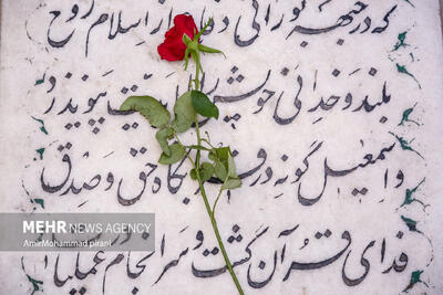ادای احترام فرزندان کارکنان عشایری اردبیل به شهید گمنام
