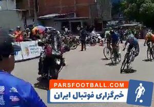 پرواز دوچرخه‌سواران در ونزوئلا به لطف اشتباه یک پلیس!+ فیلم - پارس فوتبال