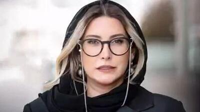 عکس سفر در زمان /  فریبا نادری با شوهر اولش کنار مادر و خواهر زیبایش در رستوران ..