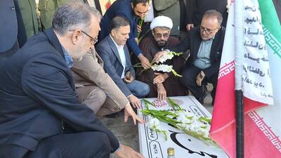 استاندار زنجان به مقام شامخ شهدای خرمدره ادای احترام کرد