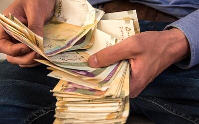 یک کارگر ایرانی برای خرید آیفون ۱۷ چقدر باید کار کند؟