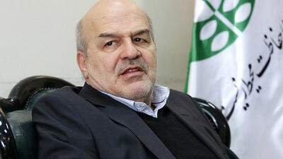 من ۳۵ سال است با پزشکیان رفیقم، در انتخابات پارسال، به بیش از ۵۰ شهر رفتم و برایش رای جمع کردم، او عزیزِ من است، اما عملکرد اقتصادی‌اش در یکسال اخیر زیر ۱۰ است