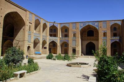 ماجرای بستنی فروشی در کارونسرای گنجعلی‌ خان  + توضیح مسئولان 