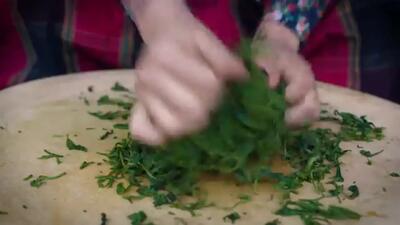 غذای محلی ایران: داستانی از برگ چای تا دم‌نوش دلچسب + فیلم