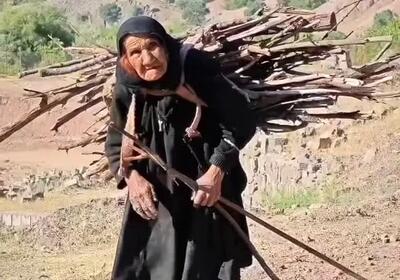 آواز محلی؛ ننه بزرگ پیر عشایری با ردپای هزار سختی رو چهرش اما صدایی خوش داره و میخونه