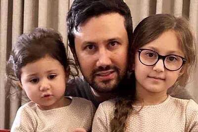 پخش زنده از چهره ها؛لحظات آرامش بخش خواهرانه نبات استخری در آغوش خواهر بزرگش / صمیمیت عجیب دختران شاهرخ استخری