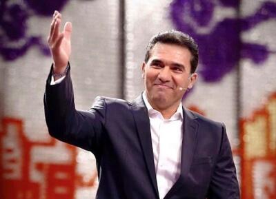 دکوراسیون منزل ساده و دلباز احمدرضا عابدزاده در آمریکا - چیدانه