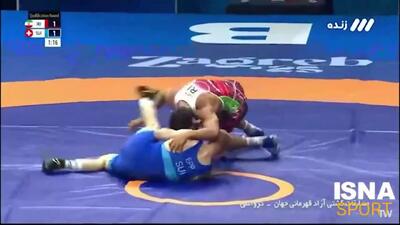 ببینید؛ فن ۵ امتیازی علی مومنی به کشتی‌گیر سوییسی در قهرمانی جهان