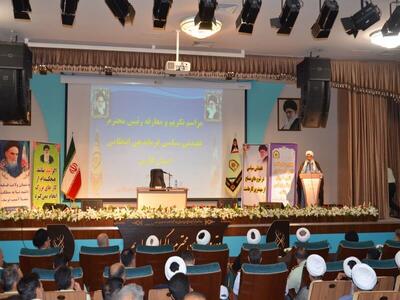 دشمنان با تمام توان زیربنای فکری جامعه اسلامی را هدف قرار داده‌اند