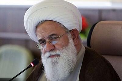 انتقاد آیت الله رشاد از پدیده«حجت‌الاسلام‌های کت و شلواری» و مدرک زدگی