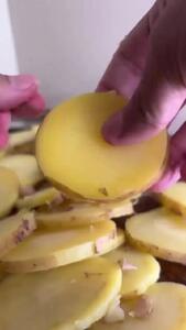 تارتیفلت، طعمی محبوب از شرق فرانسه و سوییس، لذیذ و دلنشین + فیلم