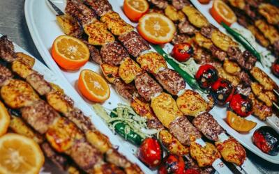 آیا غذای ایرانی سالم تر از غذاهای غربی است؟ بررسی و مقایسه