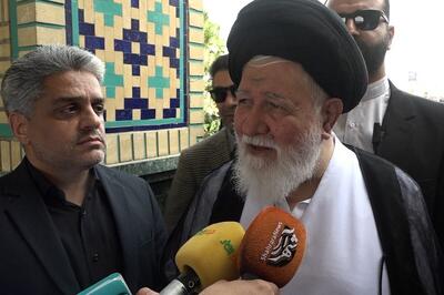 آیت الله علم‌الهدی: آتش نشانی که در دل حادثه جان خود را از دست می دهد، یک قهرمان شهید است