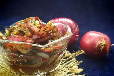 طرز تهیه پیاز پرورده؛ یک چاشنی خوشمزه برای انواع غذاها