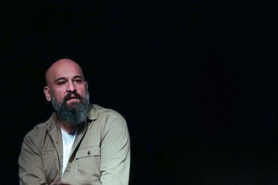 نمایش «به کفشات نگاه کن!» مهمان تماشاخانه لبخند می‌شود