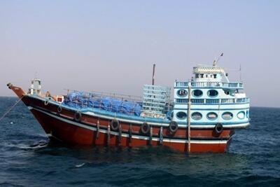 قاچاق دو هزار کارتن کمپوت هلو در بندر لنگه!