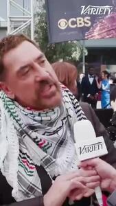 خاویر باردم با چفیه به مراسم «جوایز امی» رفت