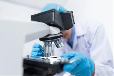 طراحی دستگاه تولید خودکار میکرونیدل تجزیه‌پذیر برای درمان‌های پوستی
