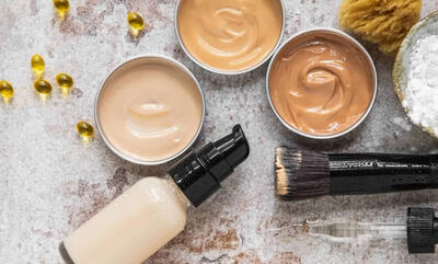 چگونه با پودر بچه یک کرم پودر سبک و طبیعی بسازیم؟