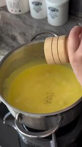 مک‌اند‌چیز با مرغ سوخاری، طعمی کرمی و پنیرین با مرغی ترد و خوش‌عطر + فیلم