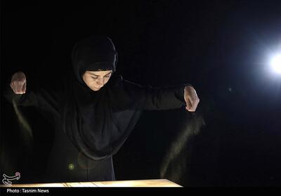 اجرای قهرمان عصر جدید در آیین اختتامیه نخستین جشنواره ملی کارتون و کاریکاتور ای ایران- فیلم فیلم استان تسنیم | Tasnim