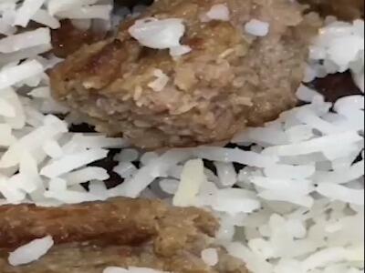 وجود چندین «کرم» در غذای سلف دانشگاه علوم پزشکی