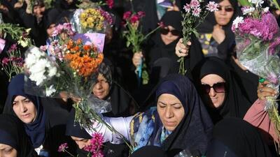قم همراه گل و نور، از کاروان نمادین کریمه اهل‌بیت(ع) استقبال کرد