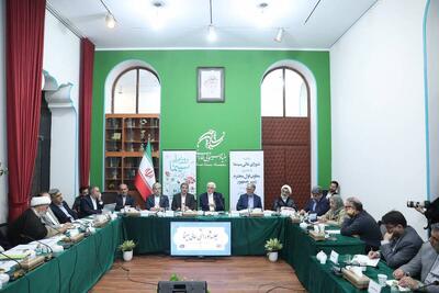 عارف: از هنرمندان خارج از کشور دعوت می‌کنیم به میهن خود بازگردند/ وزارت فرهنگ و ارشاد اسلامی زمینه بازگشت هنرمندان ایرانی خارج از کشور را به داخل فراهم کند