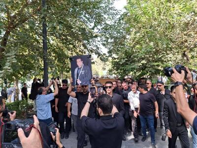 عکس/ تشییع و خاکسپاری امید جهان در تنهایی و غیبت اهالی موسیقی | اقتصاد24