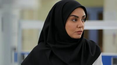 تصویر روز | عکس جدید از ندا قاسمی در کنار مجسمه سفید و زیبا | گلی شی