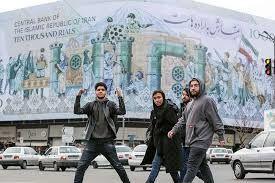 کیهان: چقدر خوبه این نسلZ/ دهه شصتی‌ها مواجهه متفاوتی با بحران جنگ داشتند